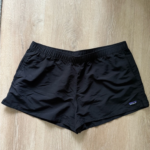 Patagonia Women's Barely Baggies 2 1/2" Shorts Black XL Excellent Condition - Picture 1 of 4